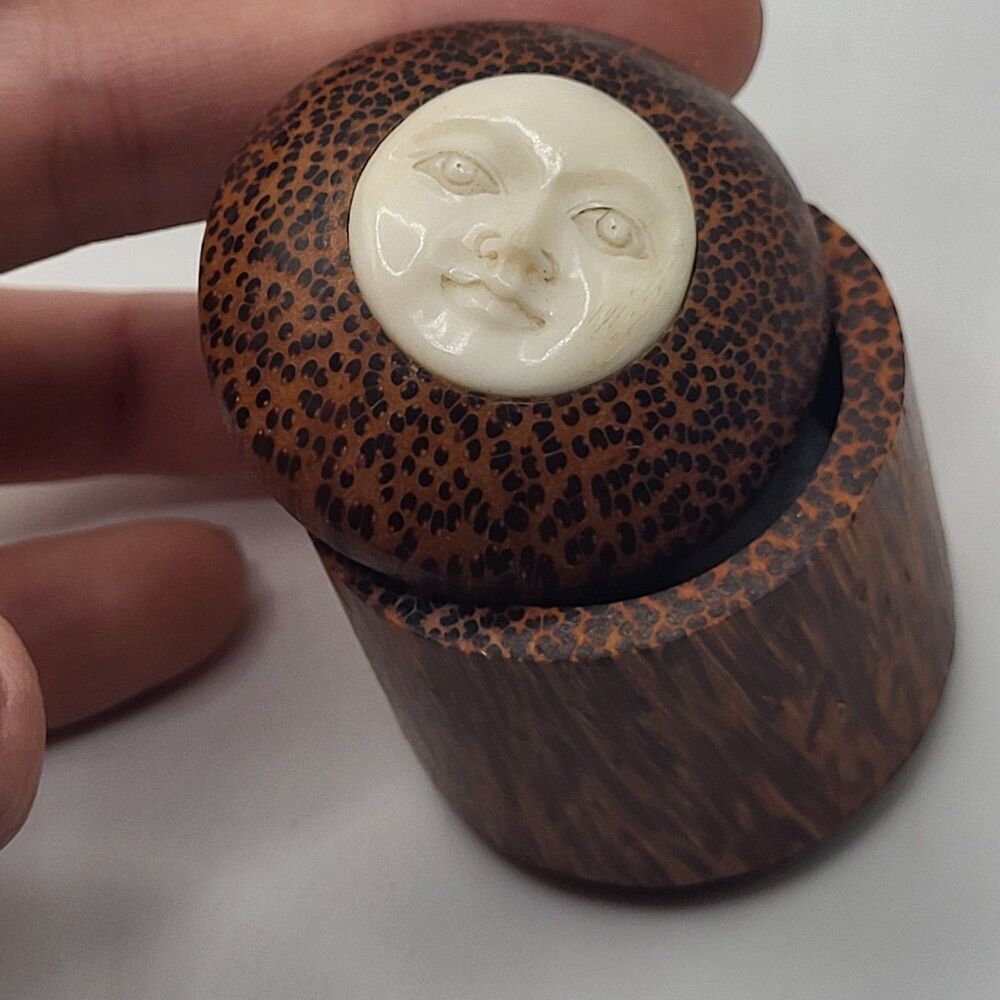 Vintage Carved Moon Face Bamboo Jewelry Box 1.5in dia 2in tall - Picture 3 of 4